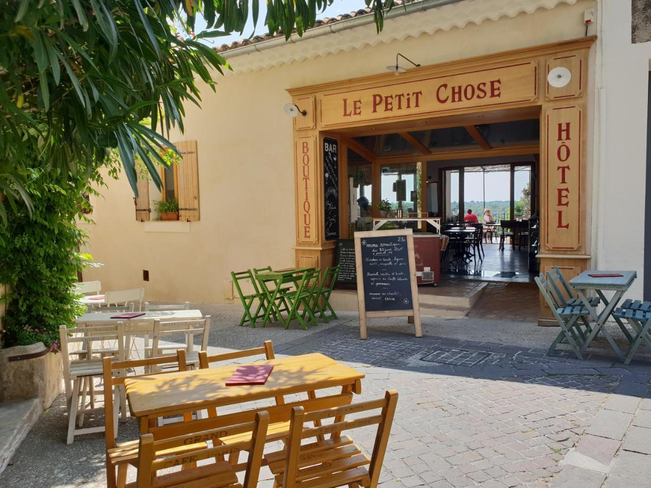 Hotel Les Remparts Venasque Exterior photo
